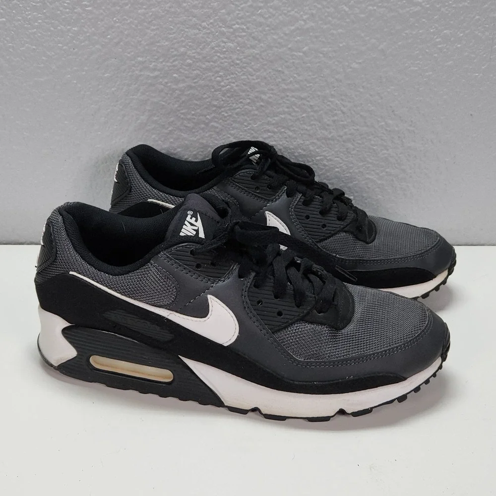 Nike Air Max 90 Men’s Sz 10 Low Top Lace-Up Sneakers Black/White/Gray CN8490-002
